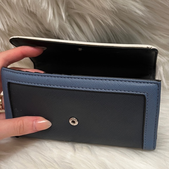 Guess Blue & White Wallet - Picture 6 of 10